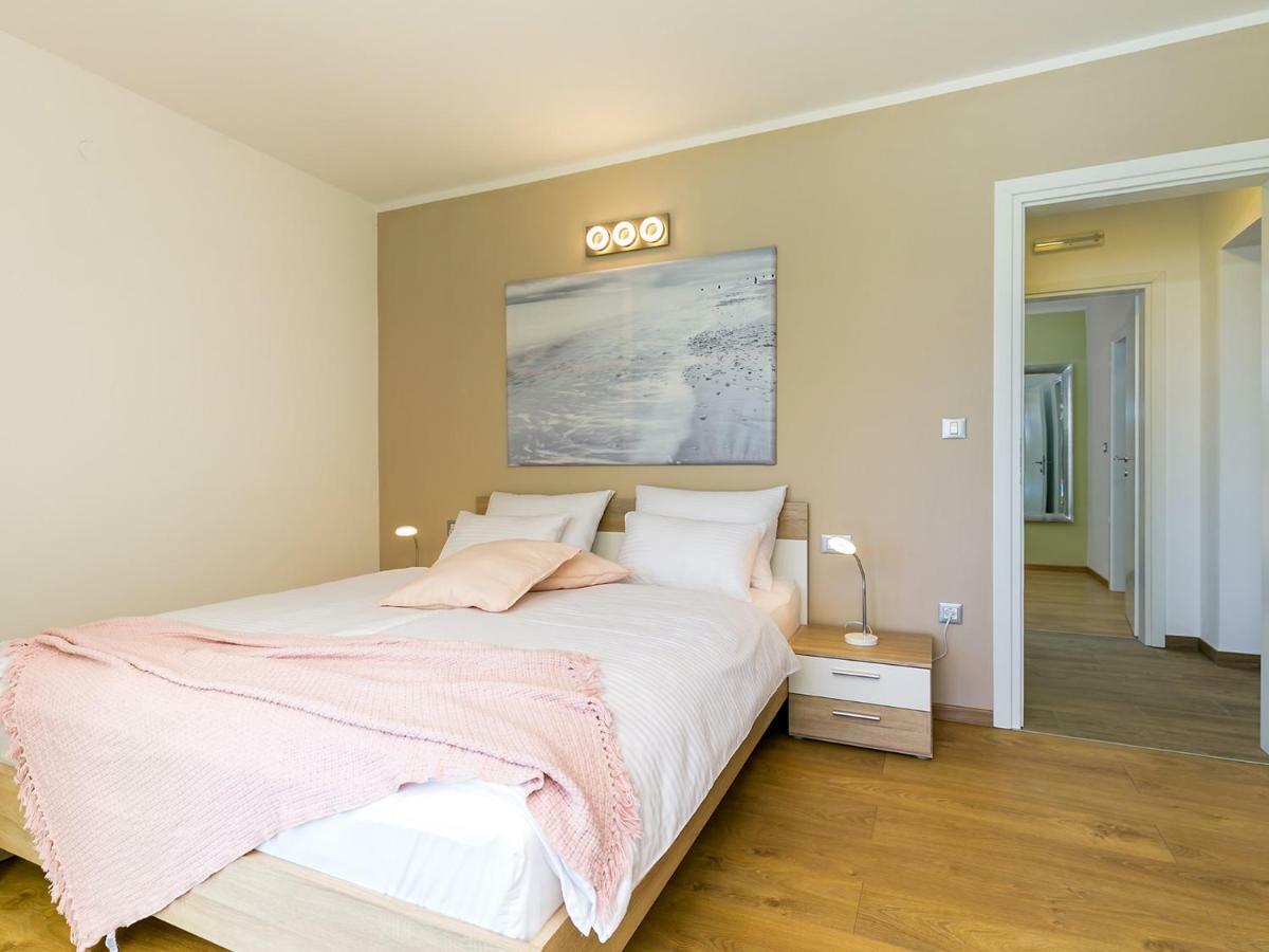 Pool Premium Apartment Vrsar Ngoại thất bức ảnh